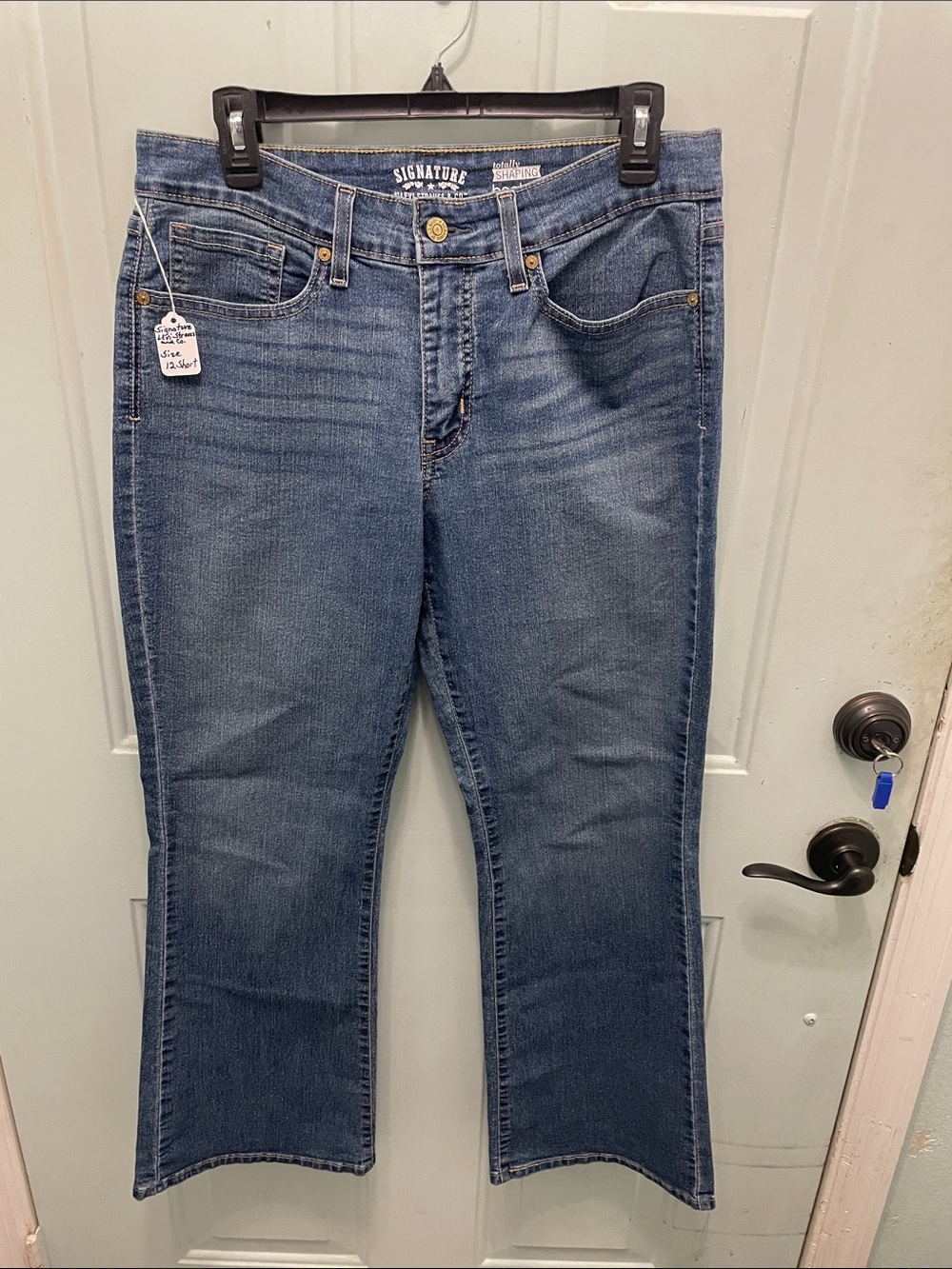 Signature Women's Bootcut Jeans in Medium Blue Wash
